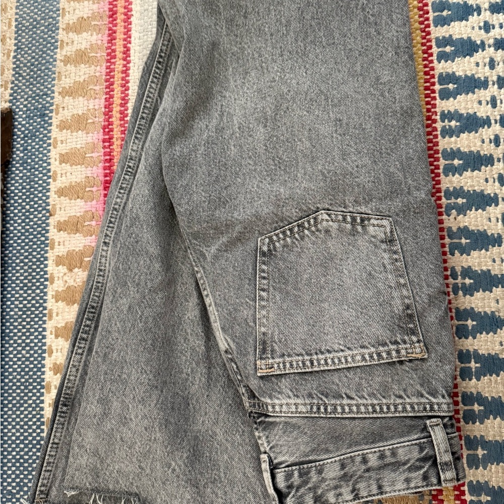 Zara women’s Relaxed Gray Jeans
